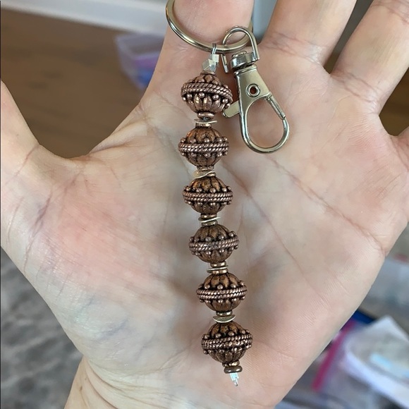 Handmade metal beaded keychain - Picture 4 of 9